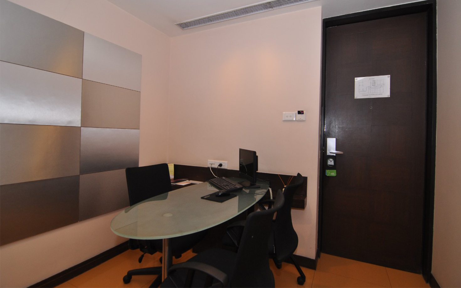 classique single office room